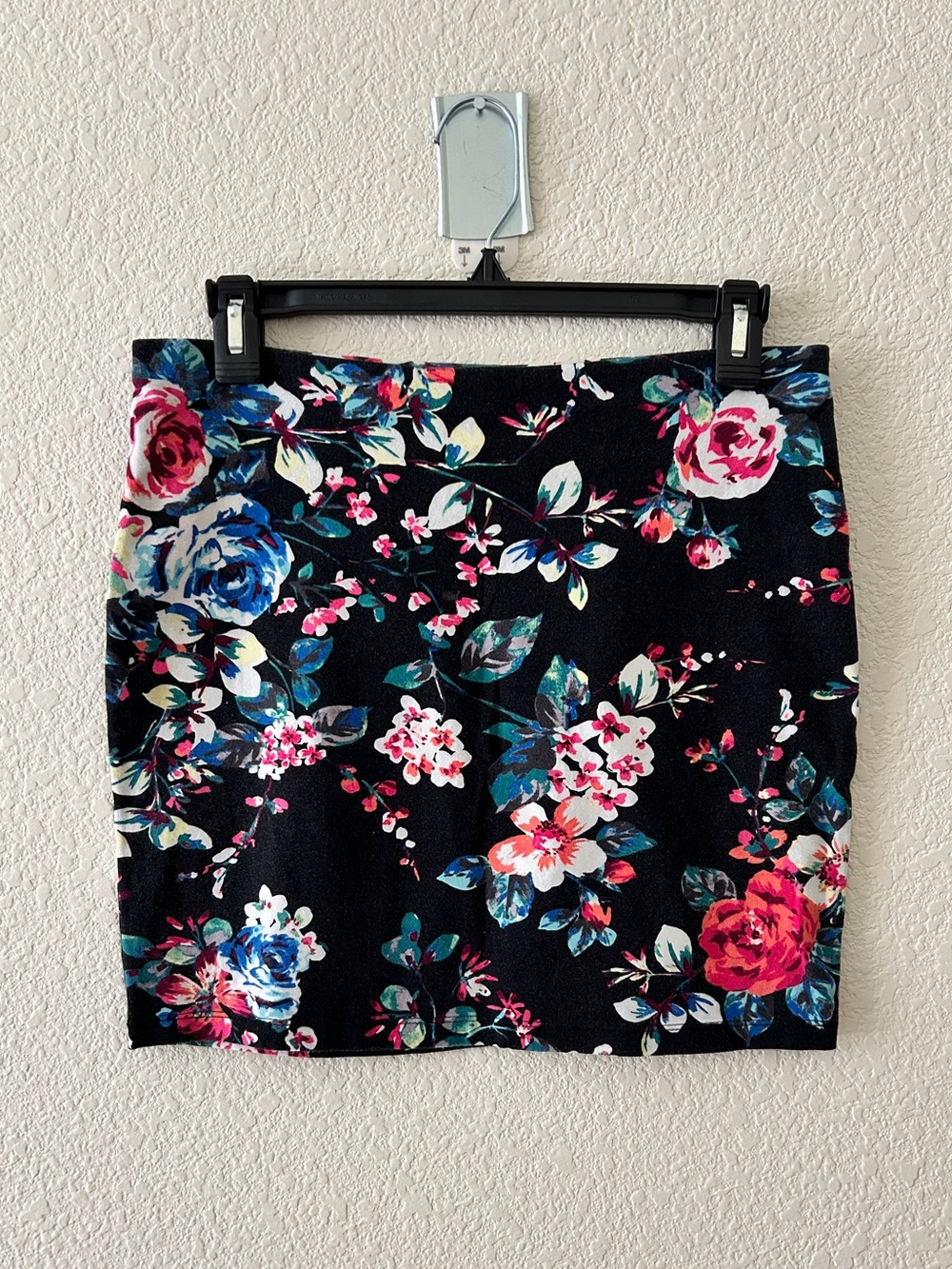 Beautiful floral Express stretch skirt EUC from early 2010’s